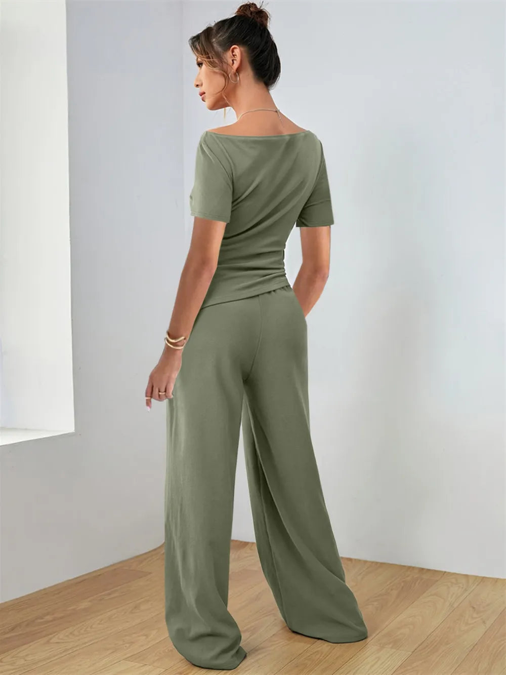 Round Neck Short Sleeve T-Shirt and Pants Set - Grace Beauty H&C 