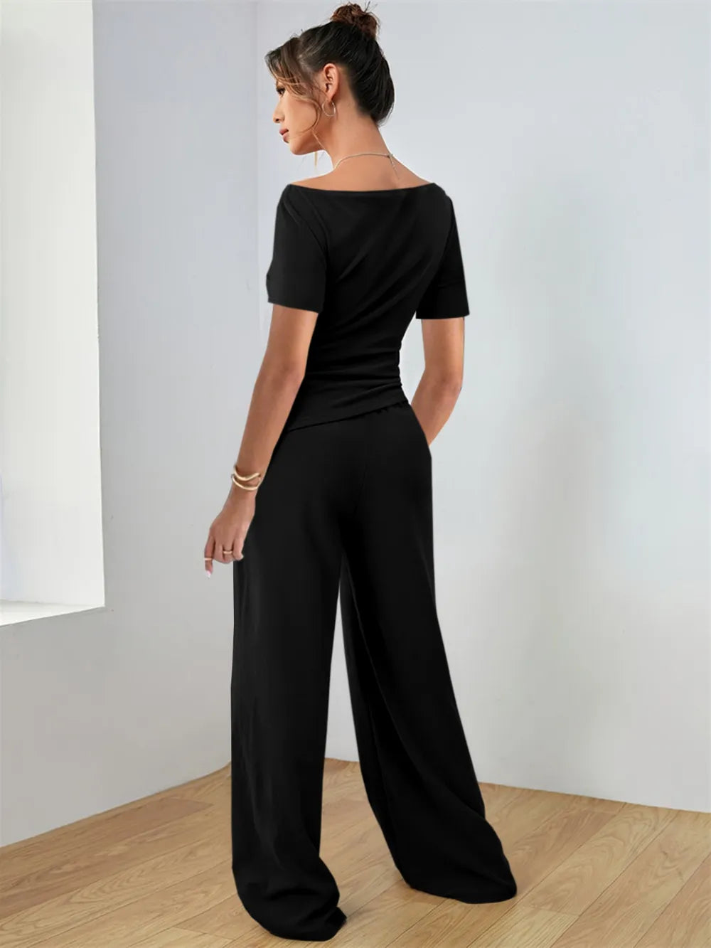 Round Neck Short Sleeve T-Shirt and Pants Set - Grace Beauty H&C 