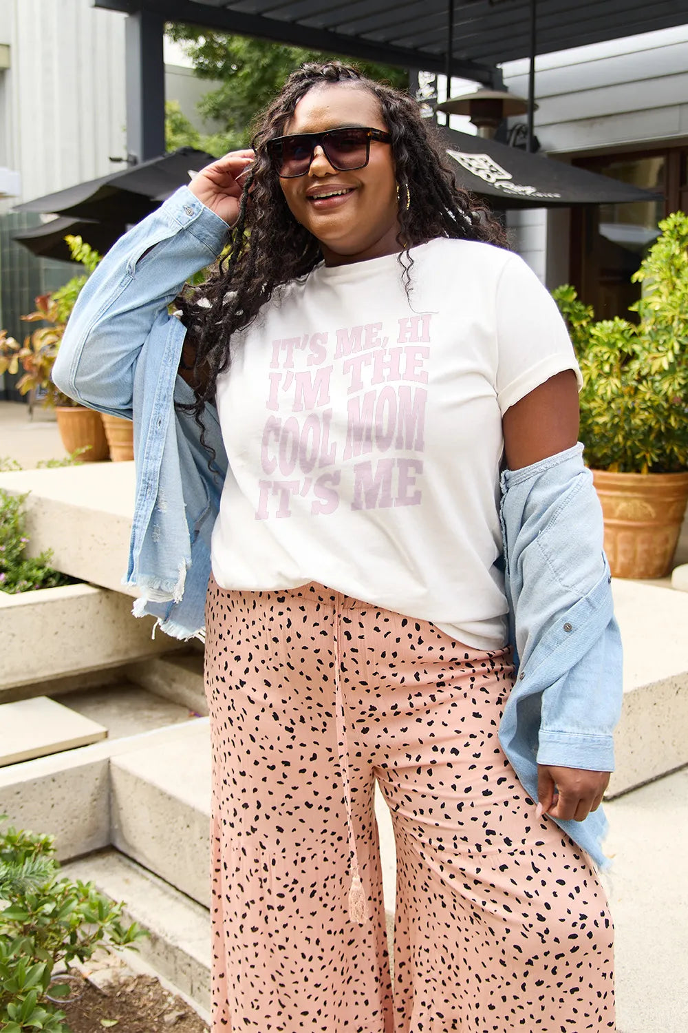 Simply Love Full Size IT'S ME,HI I'M THE COOL MOM IT'S ME Round Neck T-Shirt - Grace Beauty H&C 