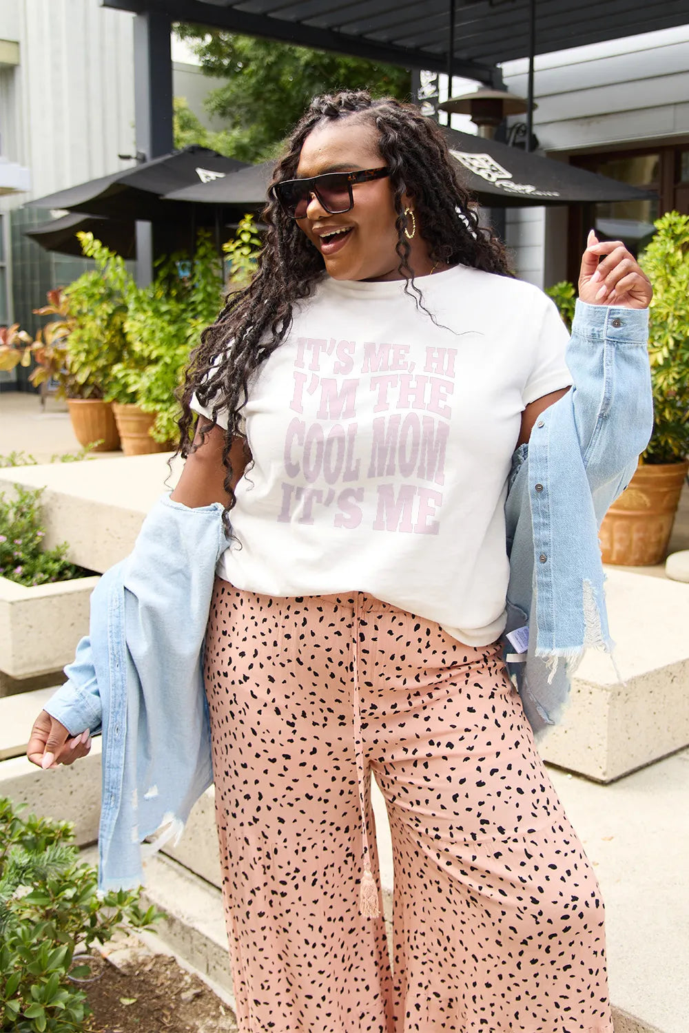 Simply Love Full Size IT'S ME,HI I'M THE COOL MOM IT'S ME Round Neck T-Shirt - Grace Beauty H&C 