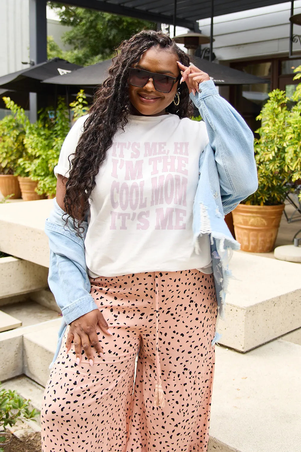 Simply Love Full Size IT'S ME,HI I'M THE COOL MOM IT'S ME Round Neck T-Shirt - Grace Beauty H&C 