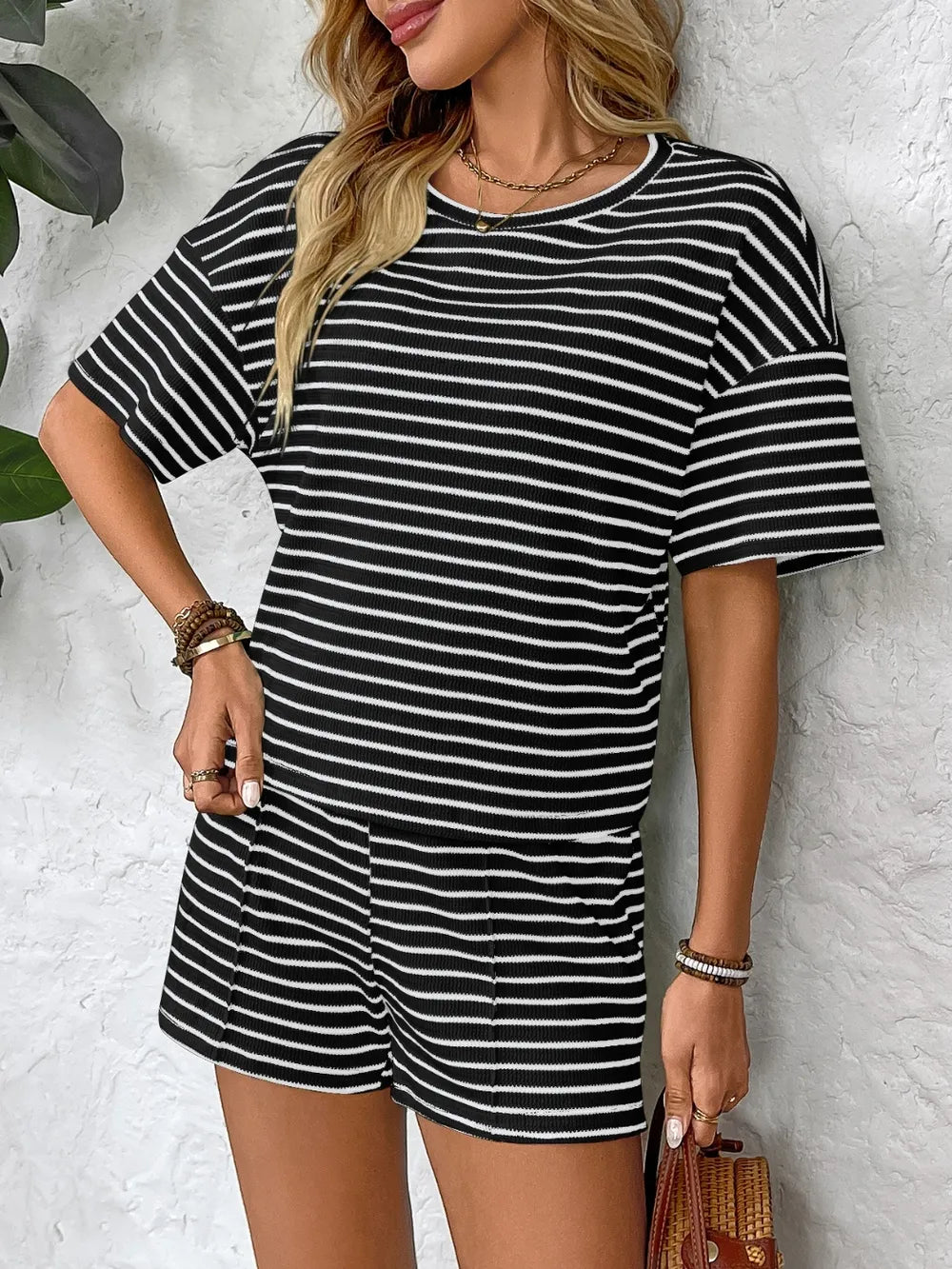 Striped Round Top and Shorts Set - Grace Beauty H&C 