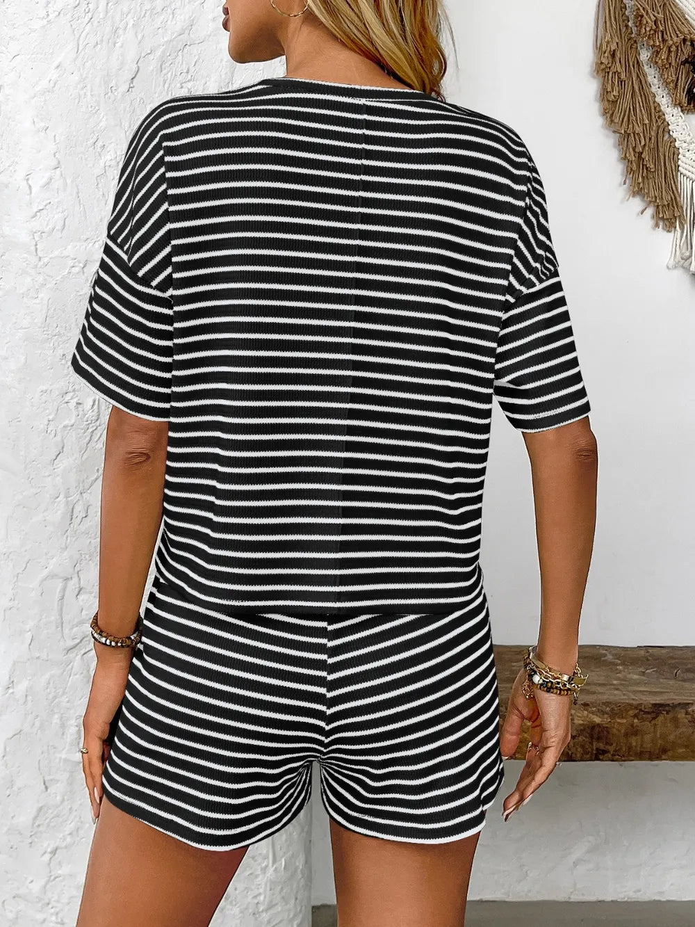 Striped Round Top and Shorts Set - Grace Beauty H&C 