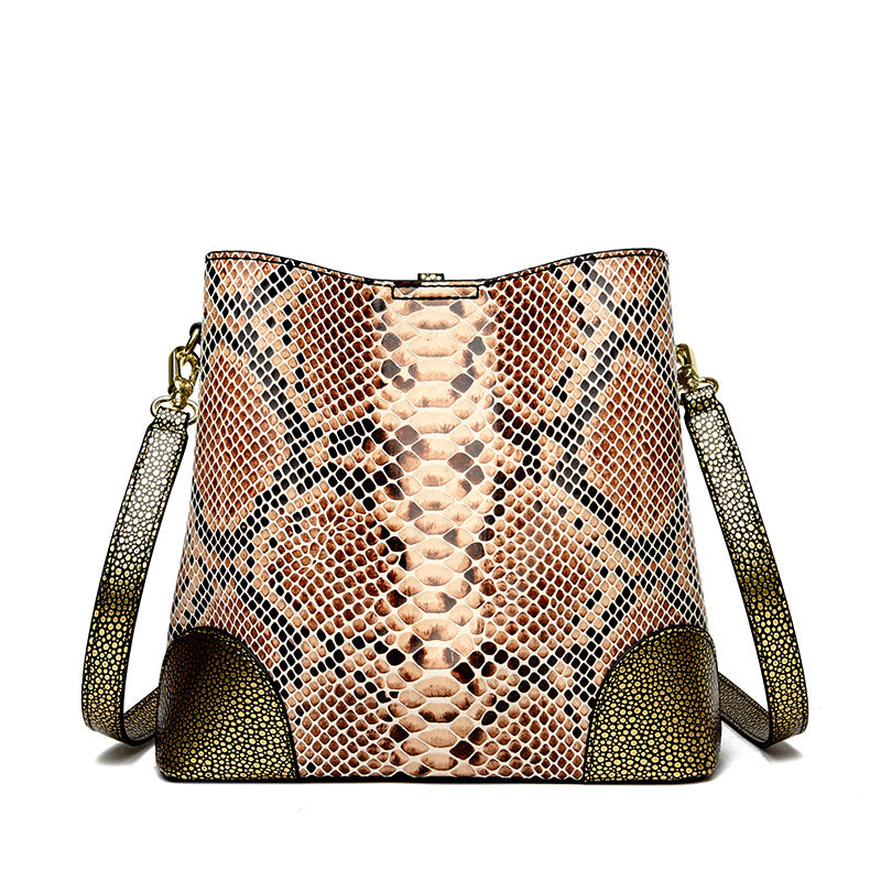 A trendy and retro snake-patterned et bag for women, a niche single-shoulder crossbody bag - Grace Beauty H&C 