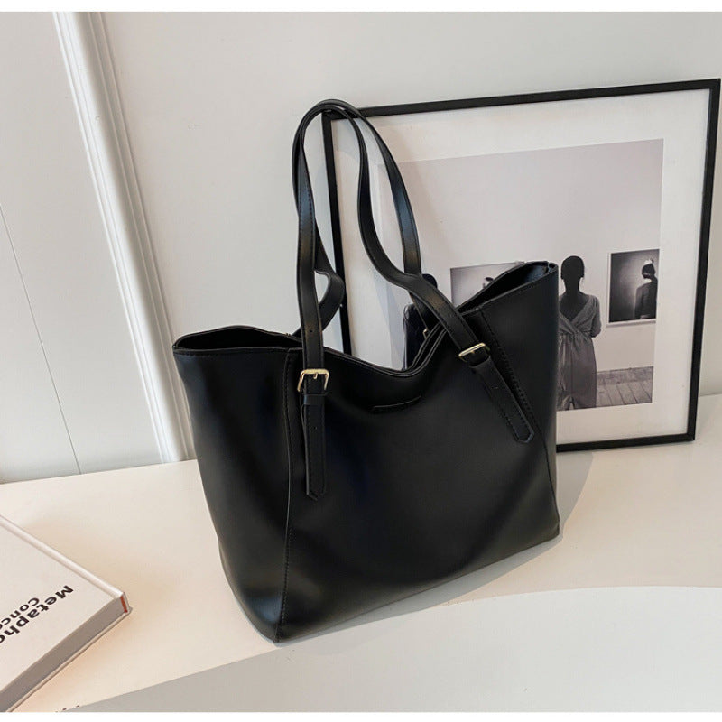 Large Capacity Women's All-match Simple Class Commuter Shoulder Bag - Grace Beauty H&C 